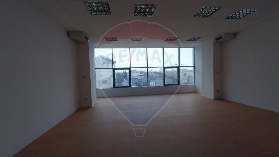 1,200sq.m Office Space for rent, Universitate area