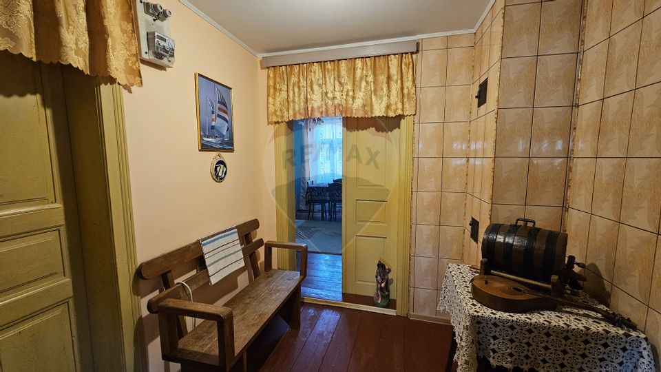 Casă / Vilă cu 3 camere de vânzare-Cacica-Suceava