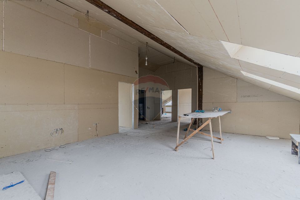 Cladire de 902 mp utili de vânzare, zona Grivitei - DN 13, COMISION 0