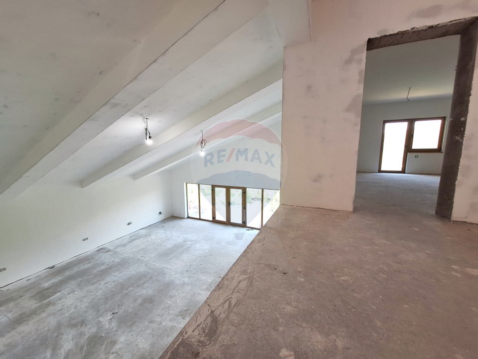 Casă / Vilă la gri aproape gata sa devina " acasa" !