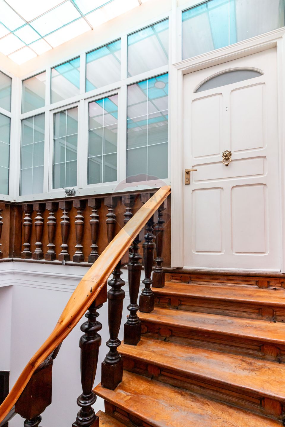 3-room apartment and open-space attic Amzei | English