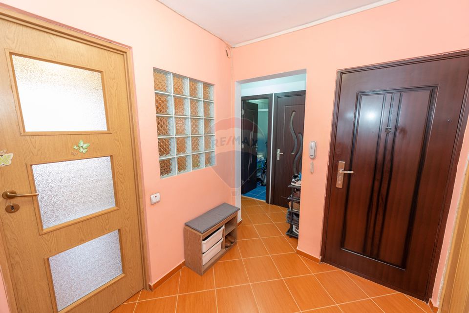 3 rooms apartment for sale, tram end 41, Ghencea, ADP parking