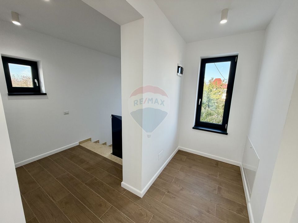 Casă / Vilă cu 4 camere de vânzare în zona Nord