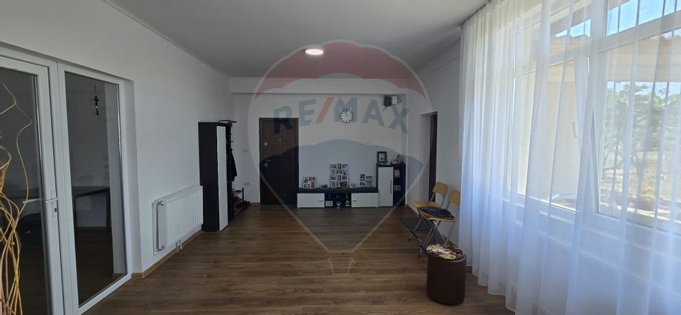 8 room House / Villa for sale