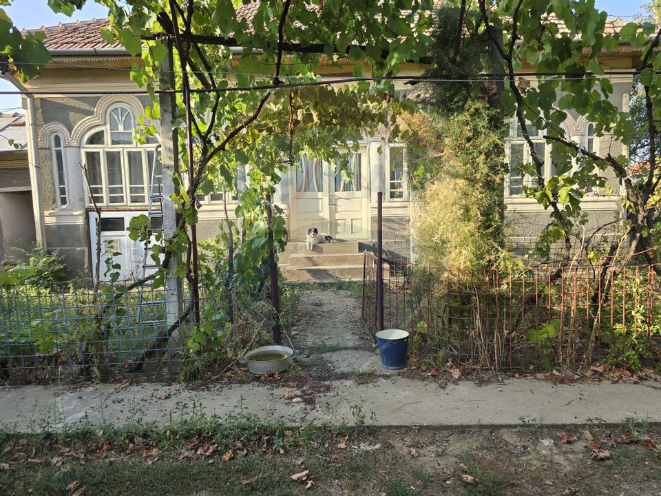 Casă noua + casa veche boiereasca renovabila