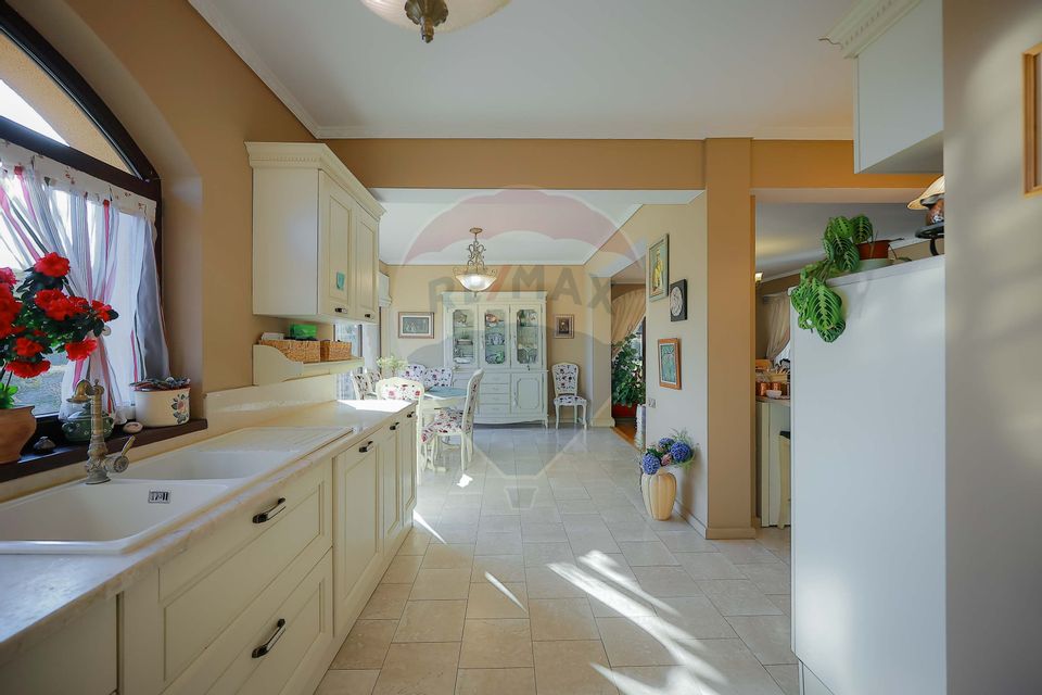 Casă / Vilă cu 5 camere de vânzare în zona Dealuri Oradea