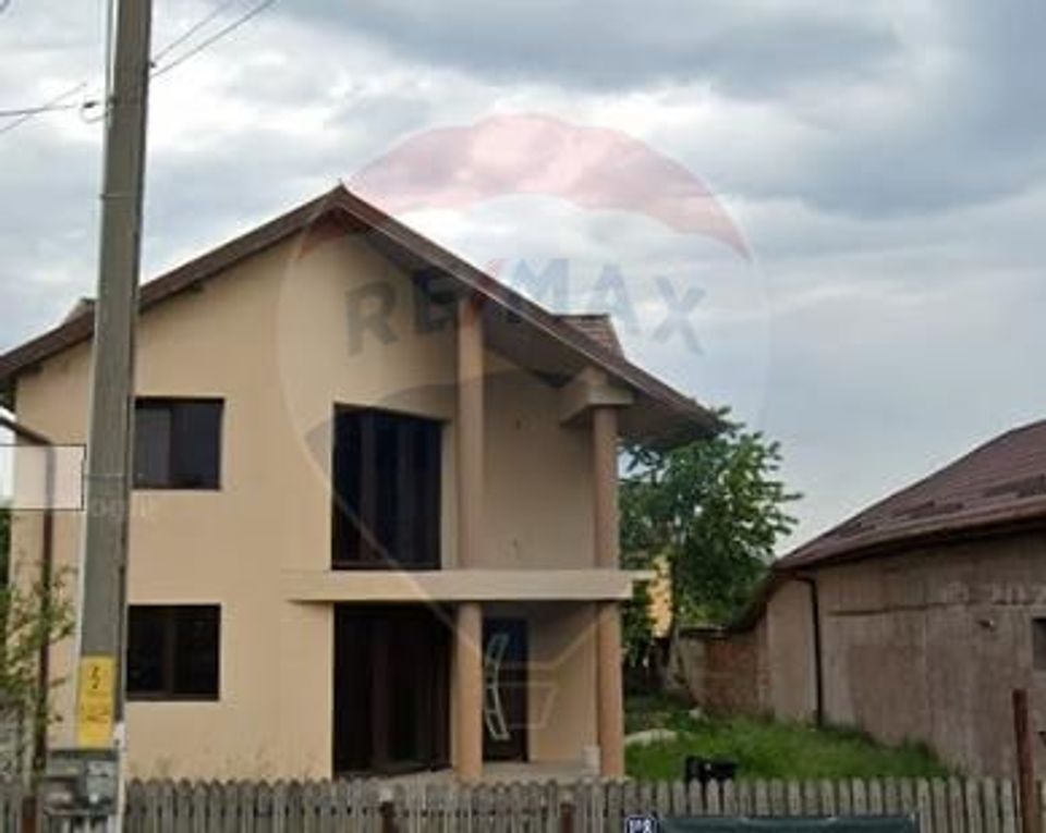 4 room House / Villa for sale