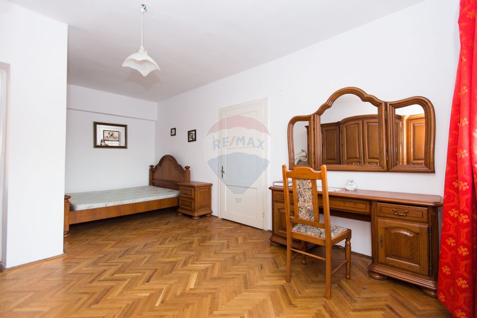 Casă elegantă cu 3 dormitoare, living spațios, mansarda, garaj
