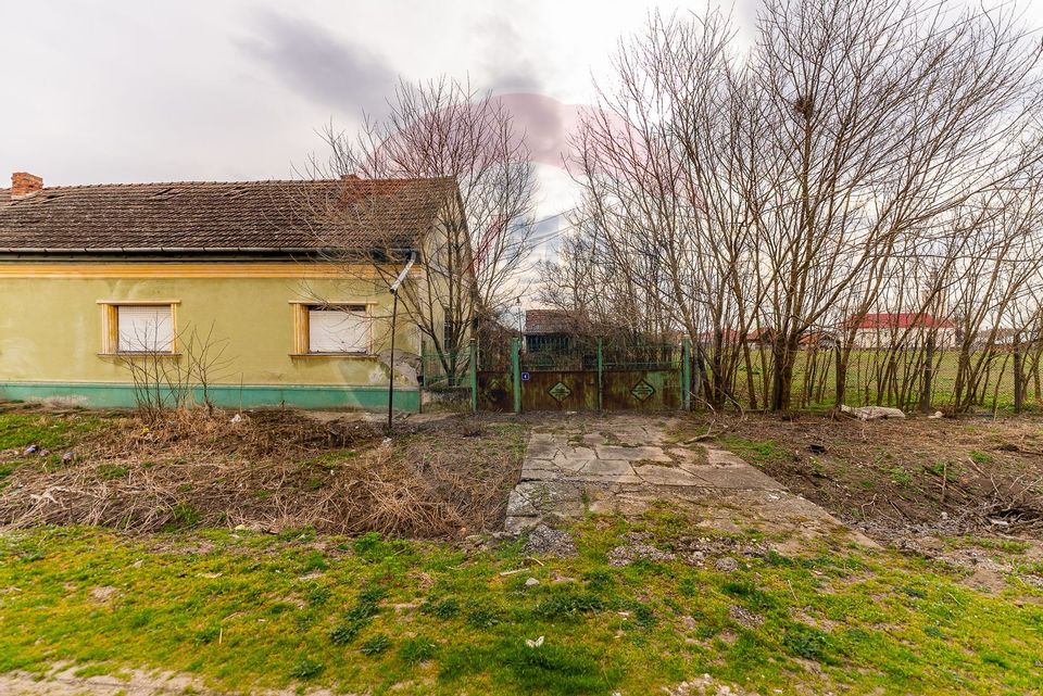 Teren + casa cu potential in centrul loc. Galsa, fs- 30m