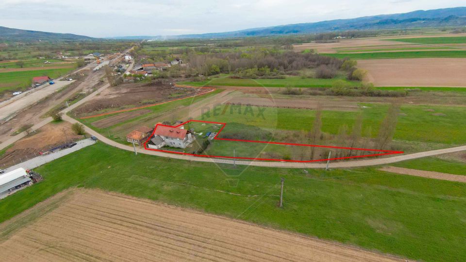 Casă cu etaj, 5 camere, de vânzare, în zonă turistică, Vadu Crișului