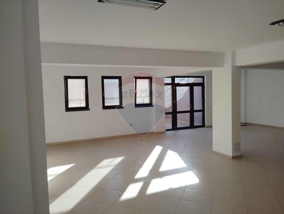 130sq.m Commercial Space for rent, Valea Adanca area