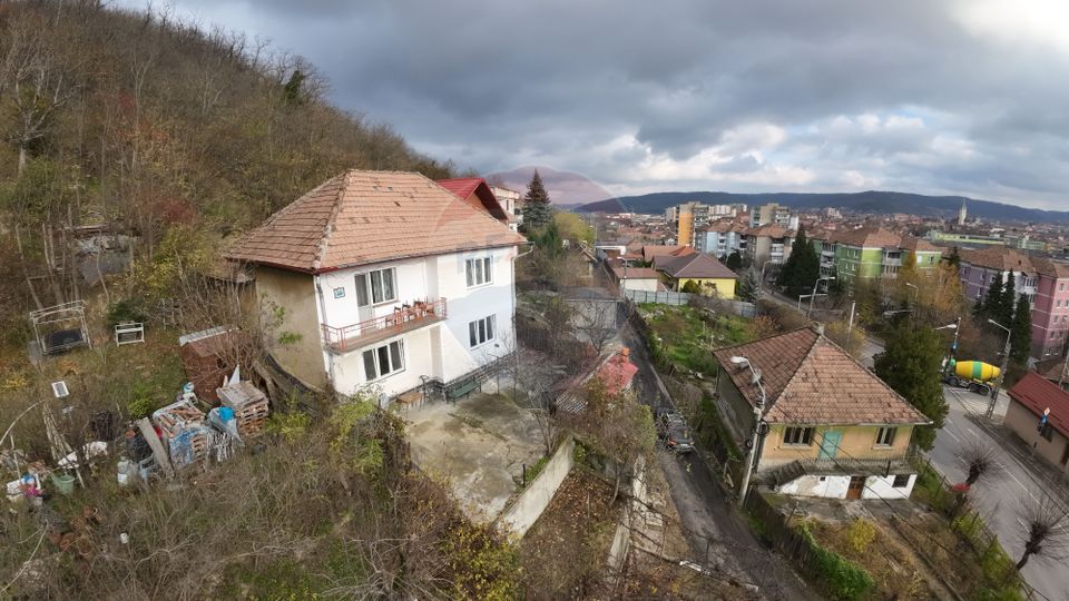 Casă / Vilă cu 5 camere de vânzare în zona Exterior Sud
