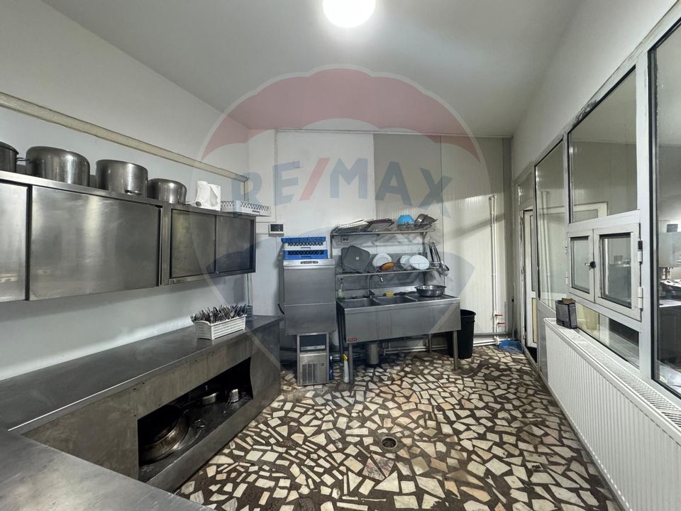 Spațiu comercial de 900mp de vânzare în zona Romanesti