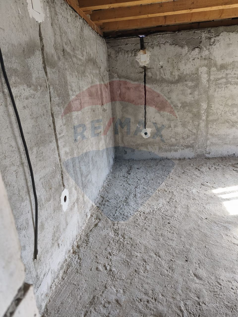 5 room House / Villa for sale, Poiana Tapului area