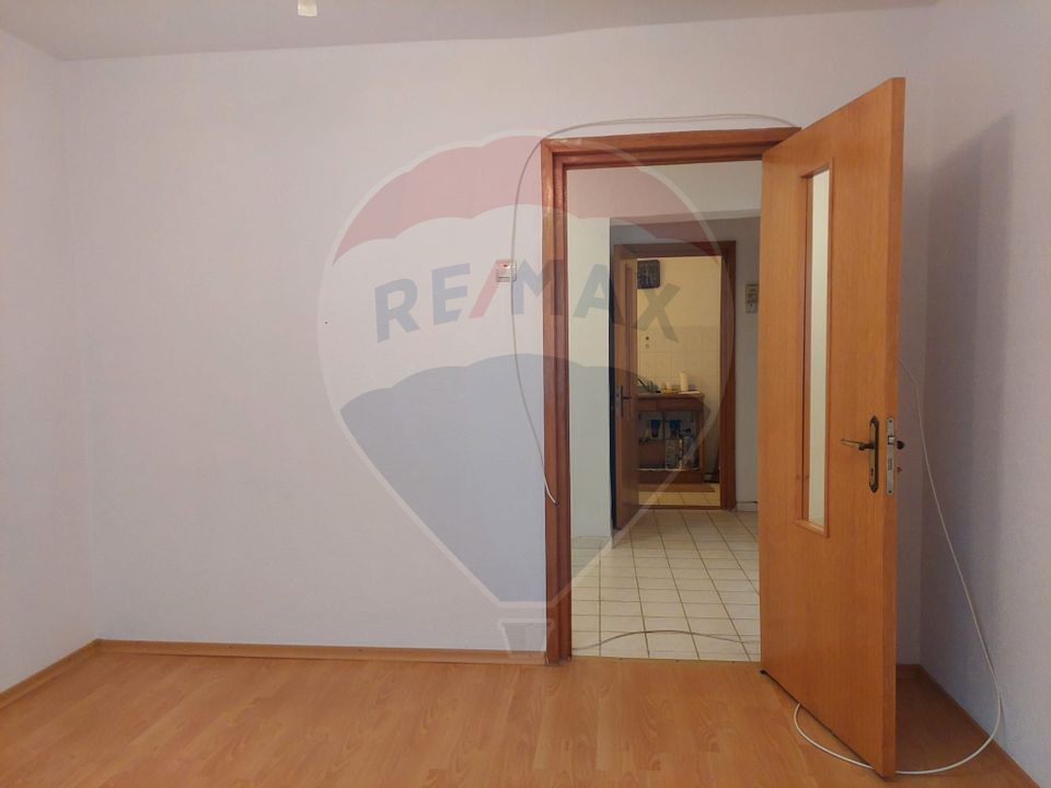 Apartament cu 3 camere de vanzare