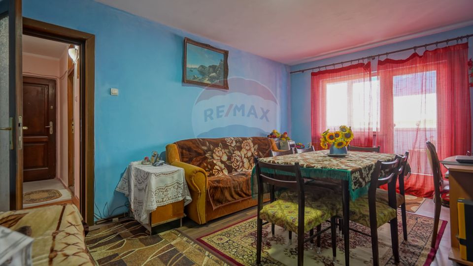Apartament cu 3 camere de vânzare în zona Bartolomeu