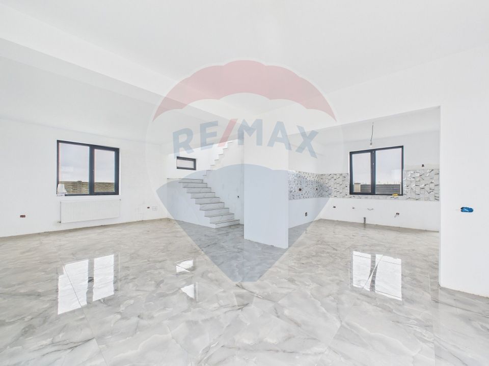 Casa moderna cu 4 camere de vanzare - Zona Ganeasa - Moara Domnesca