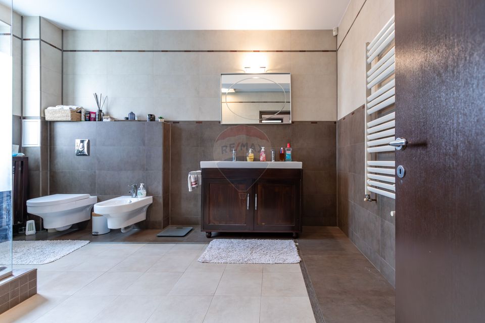 Vilă cu 7 camere de vânzare în zona Centrală Orașul  BUHUȘI