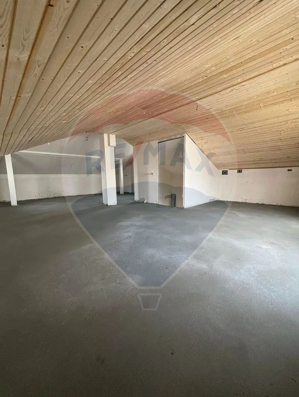 House for sale with 5 rooms and courtyard – Bragadiru