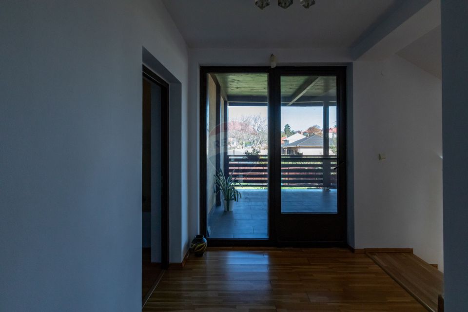 Vilă cu 7 camere de vânzare în zona Centrală Orașul  BUHUȘI