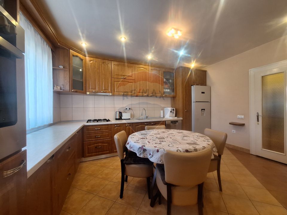 Vilă moderna cu gradina frumoasa, in zona Trei Stejari