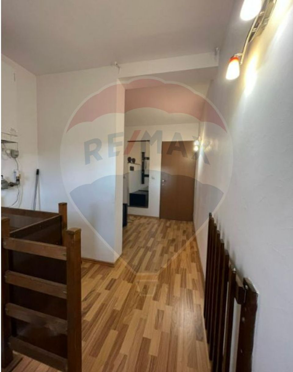 Apartament spațios-3 camere-la curte în Turnișor-Inchiriere