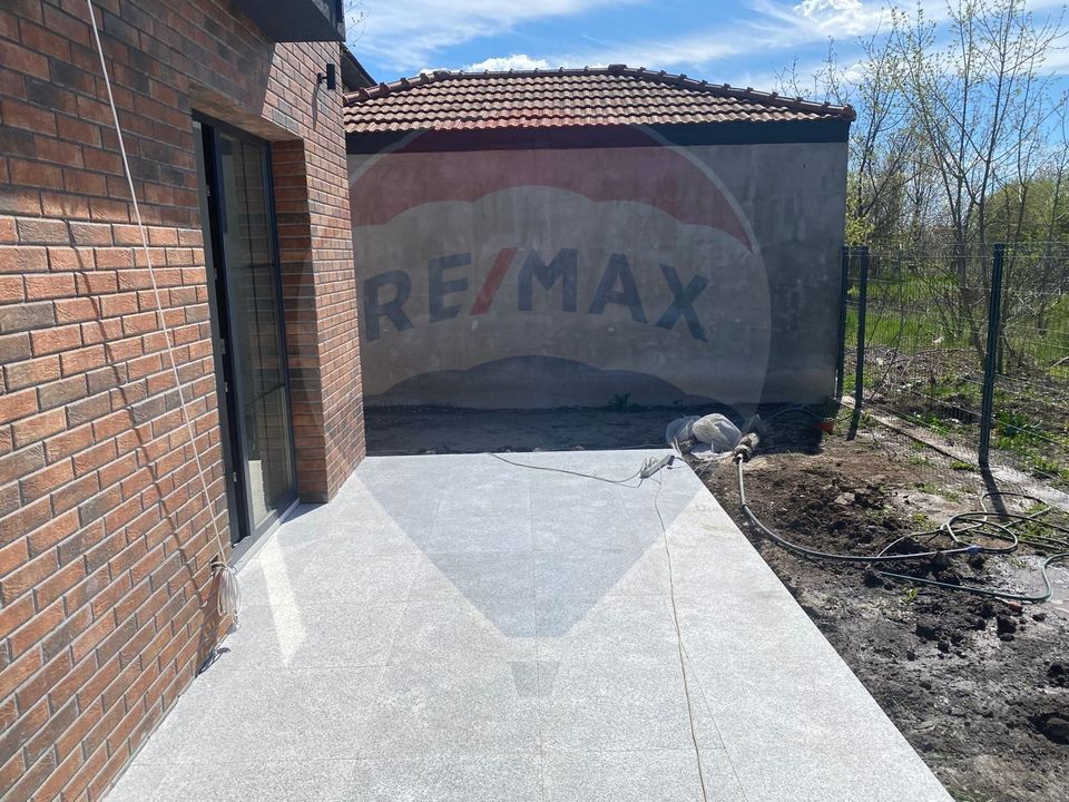 DE VANZARE Vila tip Quadruplex OTOPENI