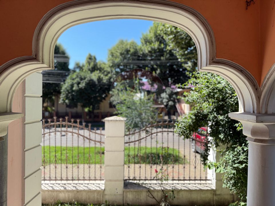 8 room House / Villa for sale, Central area