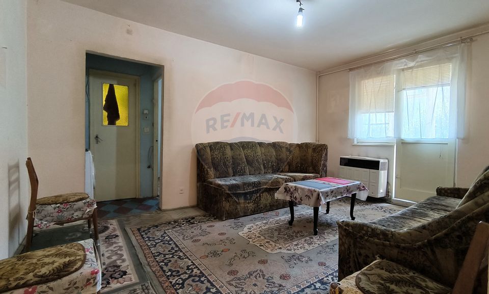 Apartament cu 3 camere, et. 1 - cartier Gura Campului