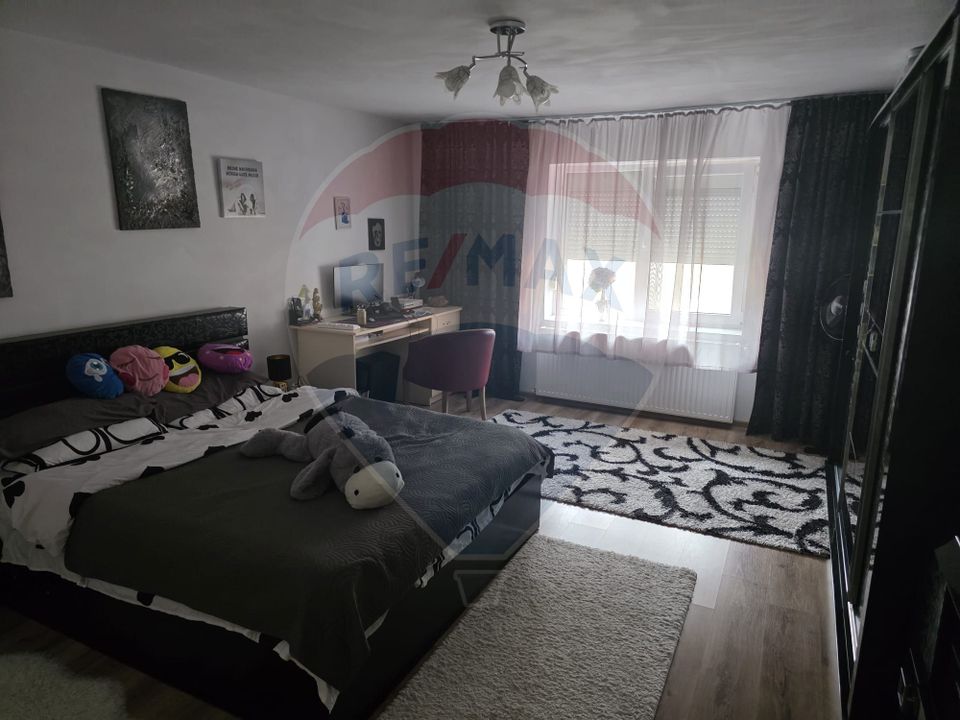 8 room House / Villa for sale