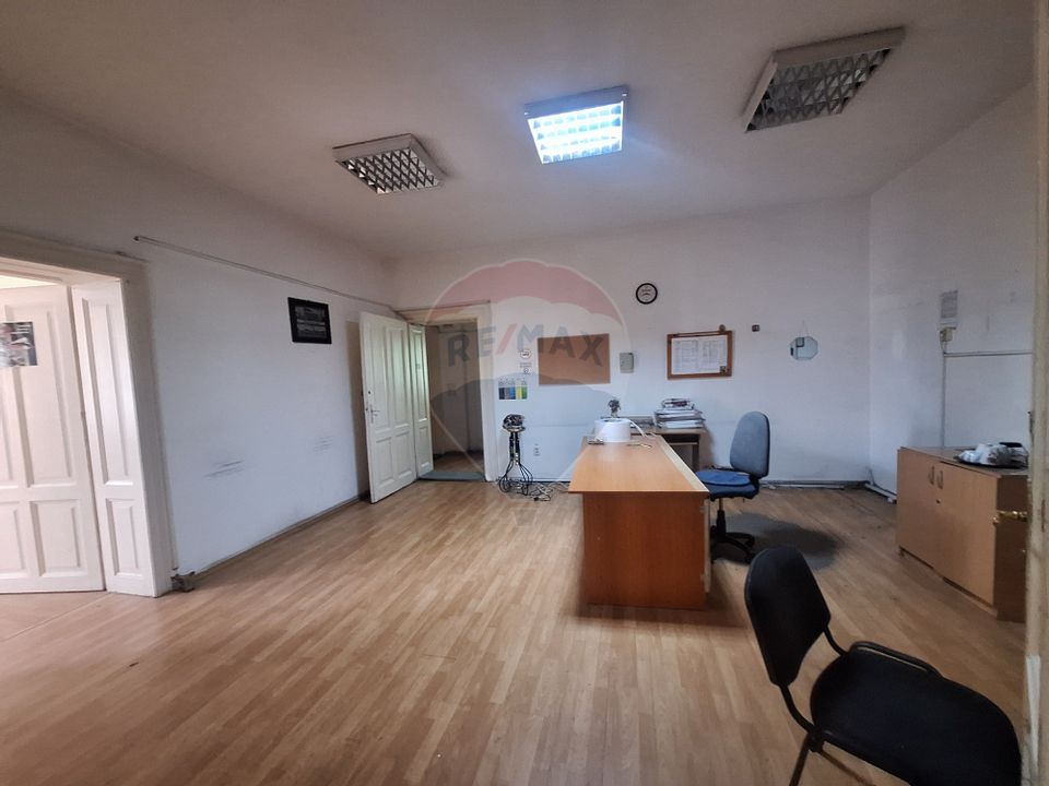 175sq.m Commercial Space for rent, Central area