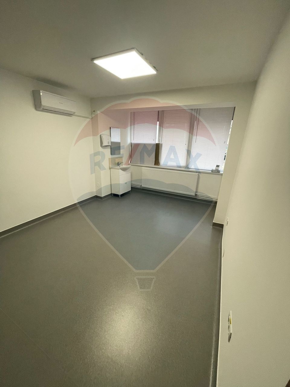 43.72sq.m Commercial Space for rent, Central area