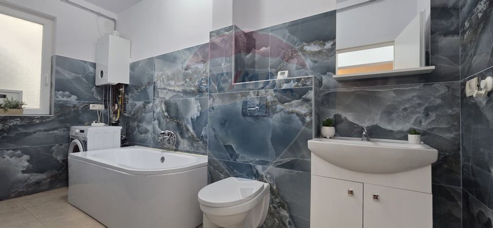 Apartament cu 3 camere de închiriat