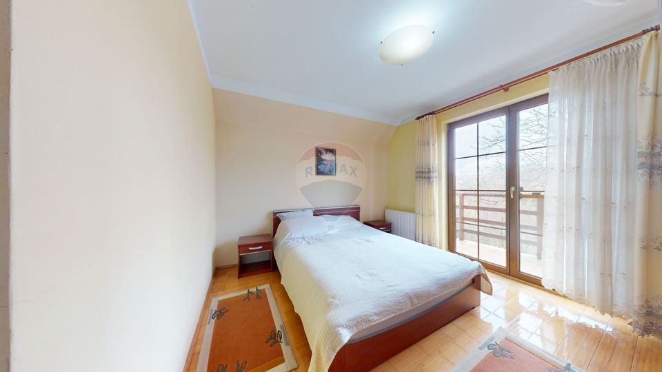 Casă de vânzare Bran Sohodol teren  intravilan 10.331 mp două locuințe