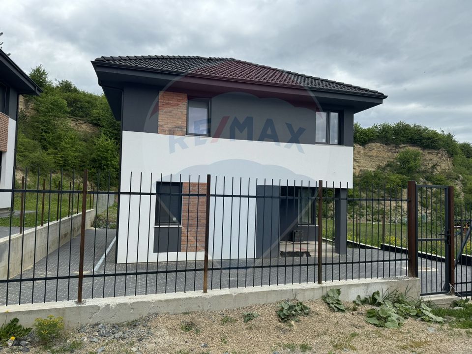 4 room House / Villa for sale