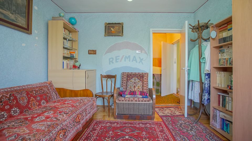 REZERVAT!! Apartament cu 3 camere de vânzare, zona Vlahuta