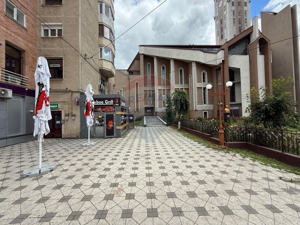 Bar restaurant cafenea - preluare afacere in zona ultracentrala Bacau