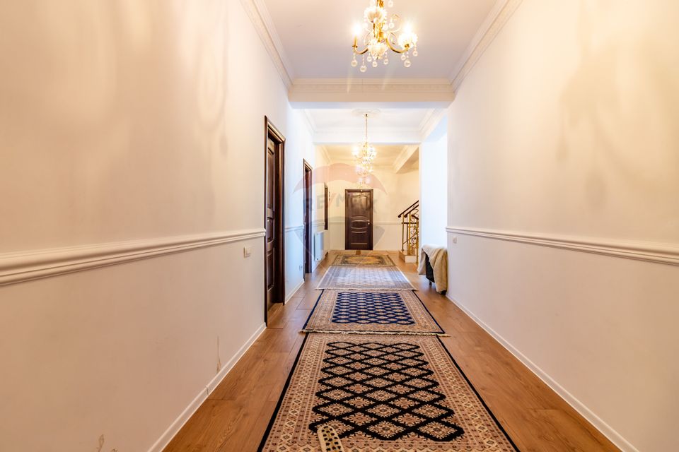 For Sale House / Villa with 11 rooms and Production Hall Voluntari