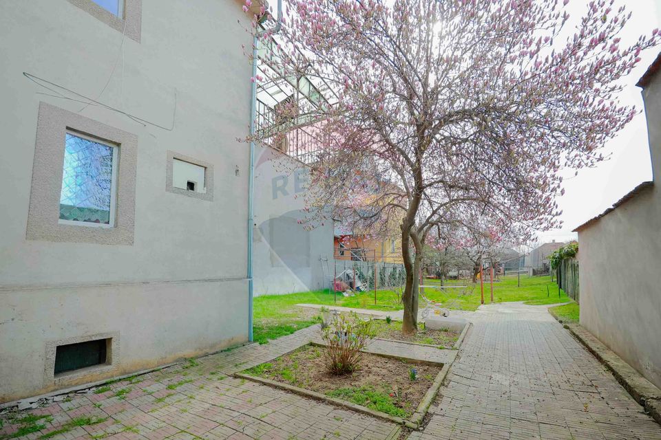 8 room House / Villa for sale, Iosia area