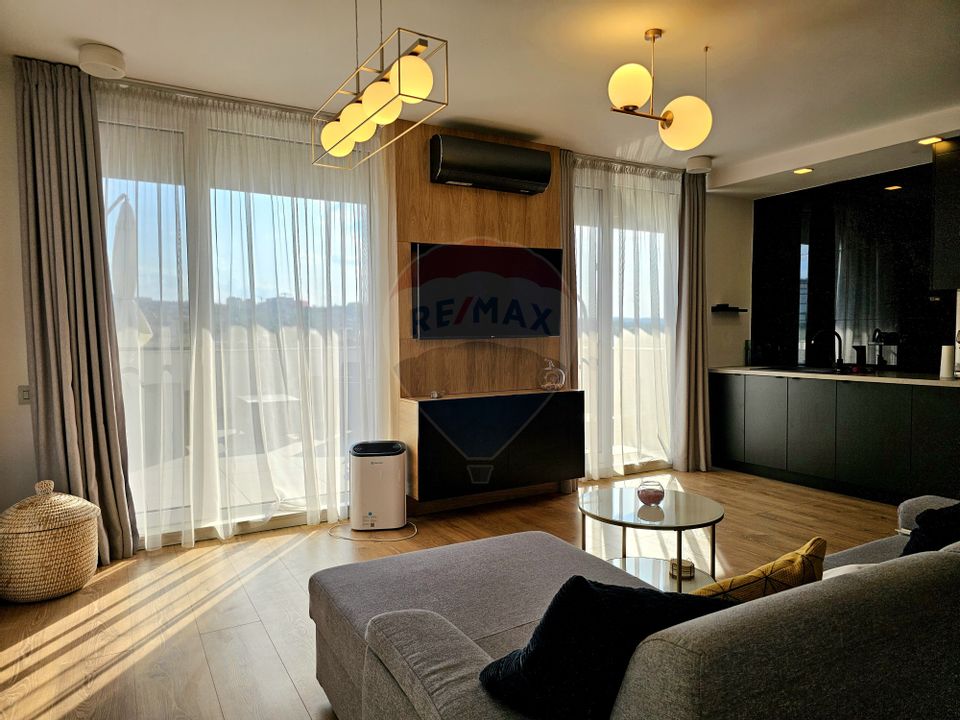 Penthouse superb cu 4 camere de închiriat în zona Andrei Muresanu