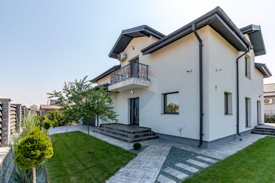 Spectacular villa for sale in Clinceni / Independent Energetic