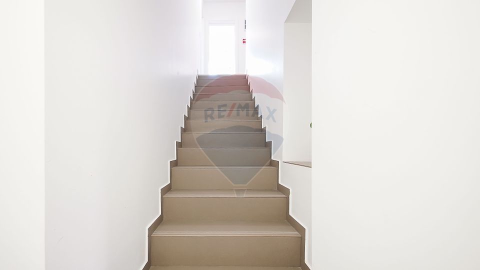 COMISION 0|VILA  STUPINI – 1.400 MP TEREN, 295 MP UTILI