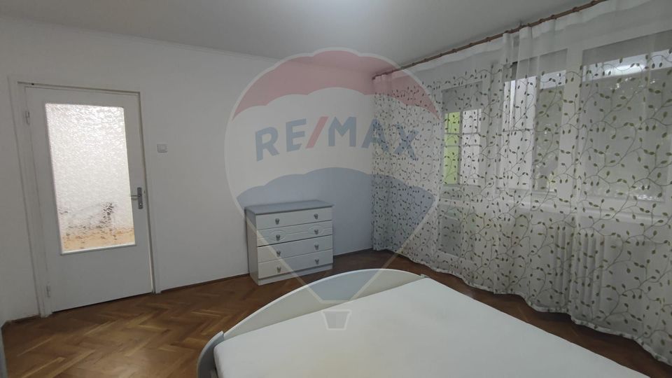 De inchiriat apartament 3 camere spatios  etaj 1 Splaiul Crisanei