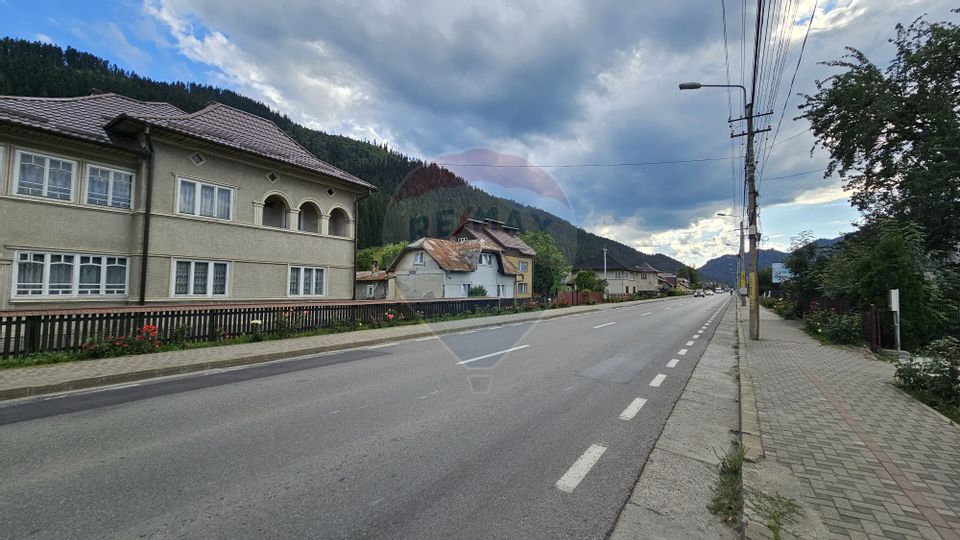 Casa 225 mp, teren intravilan 4822 mp C. Moldovenesc, Suceava