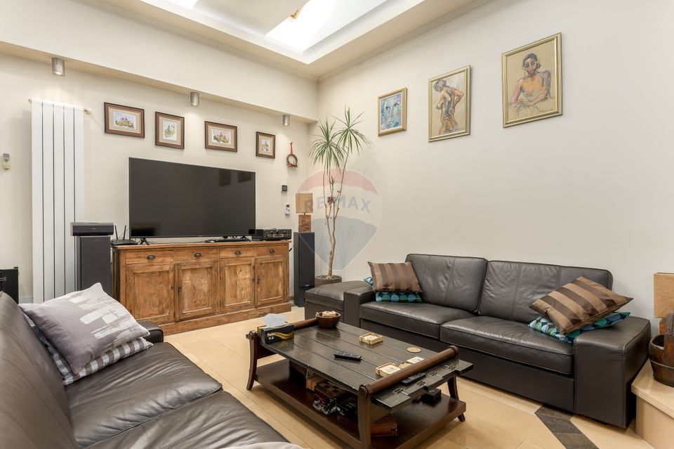 Oferta de sarbatori, discount 10% - Vilă cu parc, piscină și foișor