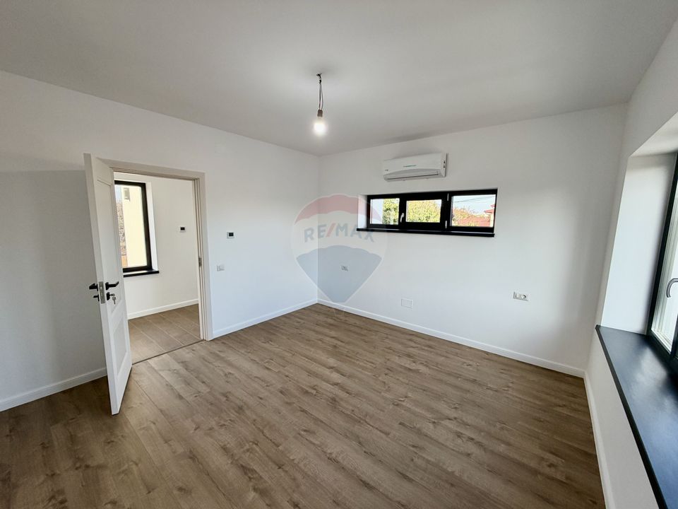 Casă / Vilă cu 4 camere de vânzare în zona Nord