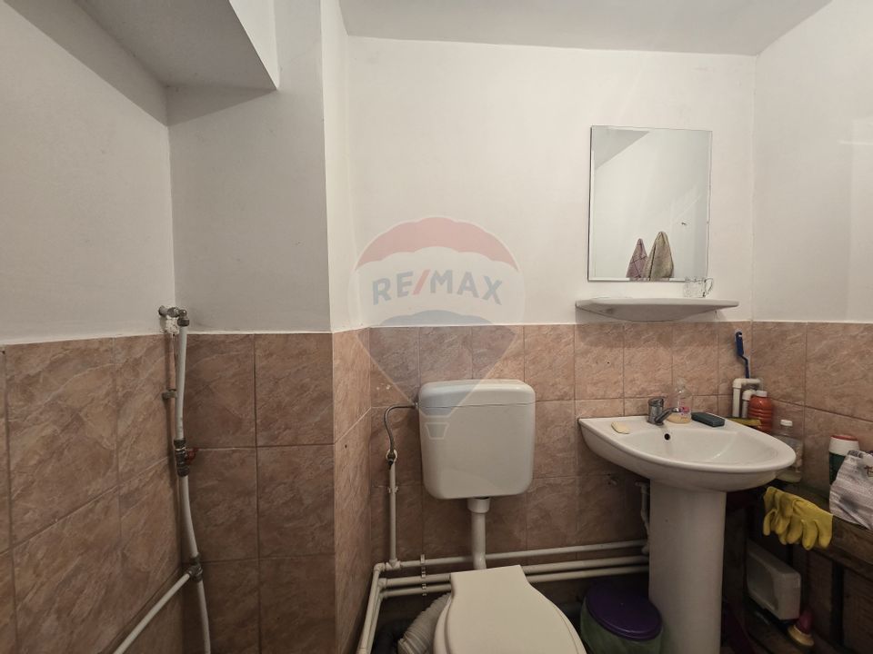 Spațiu comercial de închiriat – demisol, Bacău, str. 9 Mai nr. 78