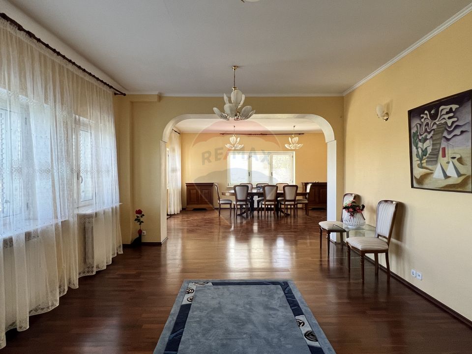 10 room House / Villa for sale