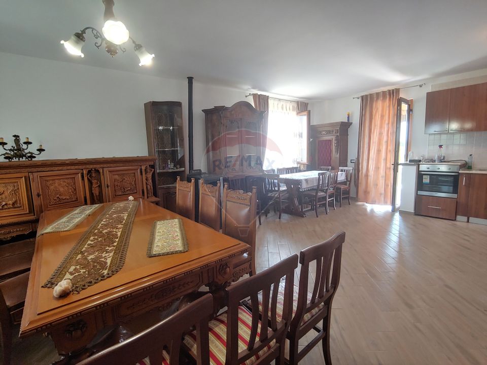 Casă / Vilă de lux cu 5 camere de vânzare în Vadu Moldovei, Suceava