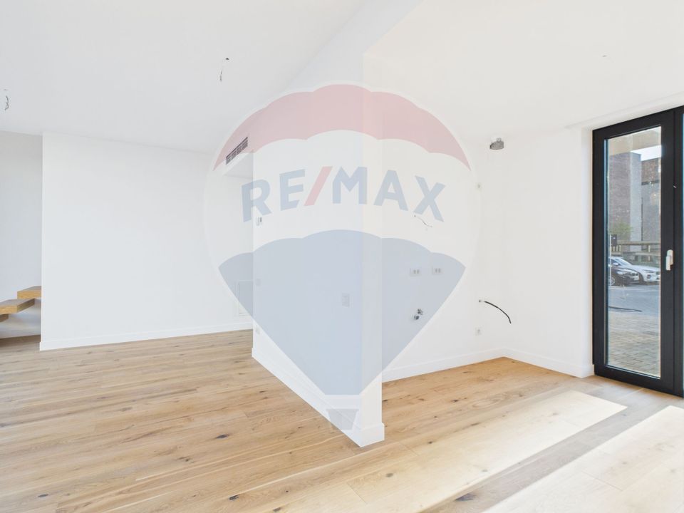 Bright and modern villa for sale in Amber Forest Tunari